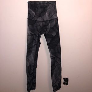 comfy limited edition pattern leggings!